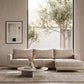 OPPUS com chaise numa sala, ao centro