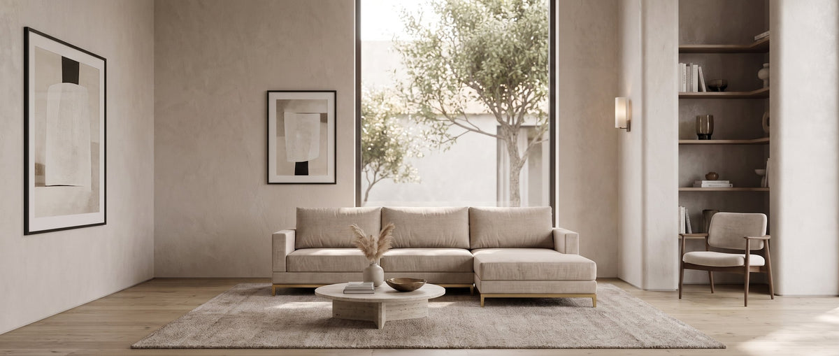 OPPUS com chaise numa sala, ao centro