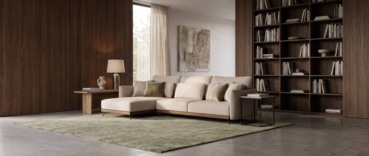 SLIM com chaise e braços numa sala, ao centro